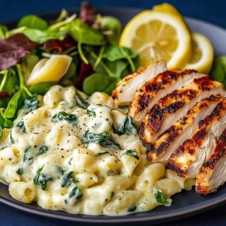 Creamy Spinach Mac and Cheese with Grilled Chicken