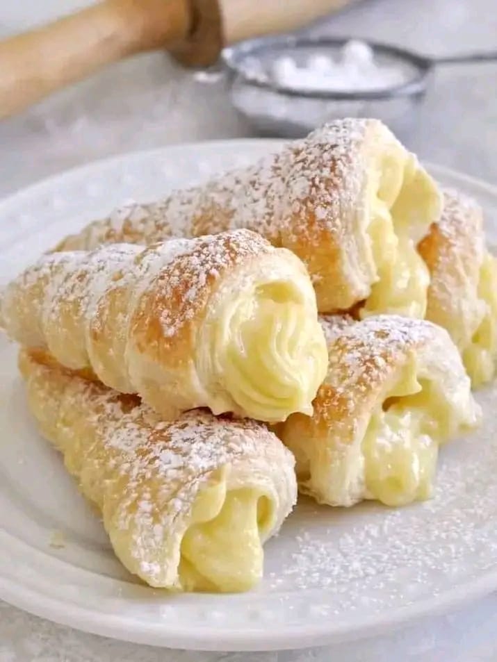 Italian Cream Stuffed Cannoncini