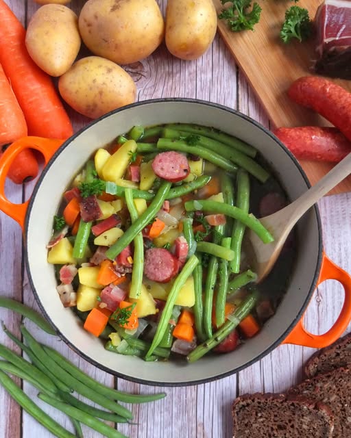 Frische Deutsche Grüne Bohnensuppe: Ein Herzhaftes Rezept für den Klassiker