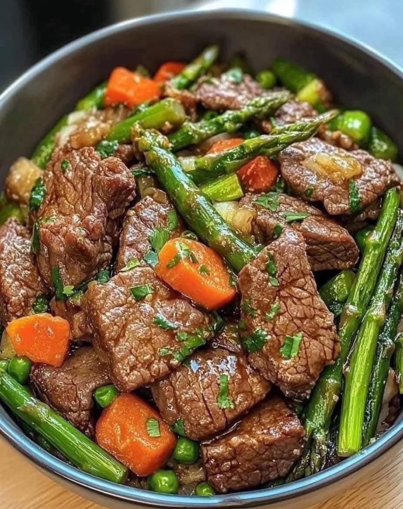 Garlic Beef and Asparagus Stir-Fry