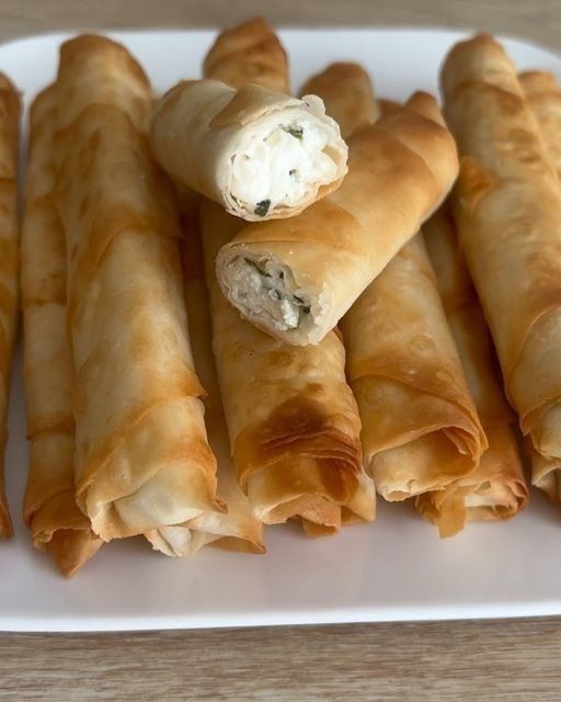 Cream Cheese Rangoon Rolls Recipe