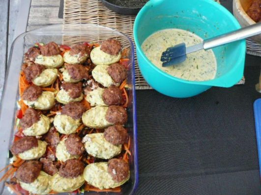 Potato casserole with leeks, meatballs and Gorgonzola: hearty and irresistible!