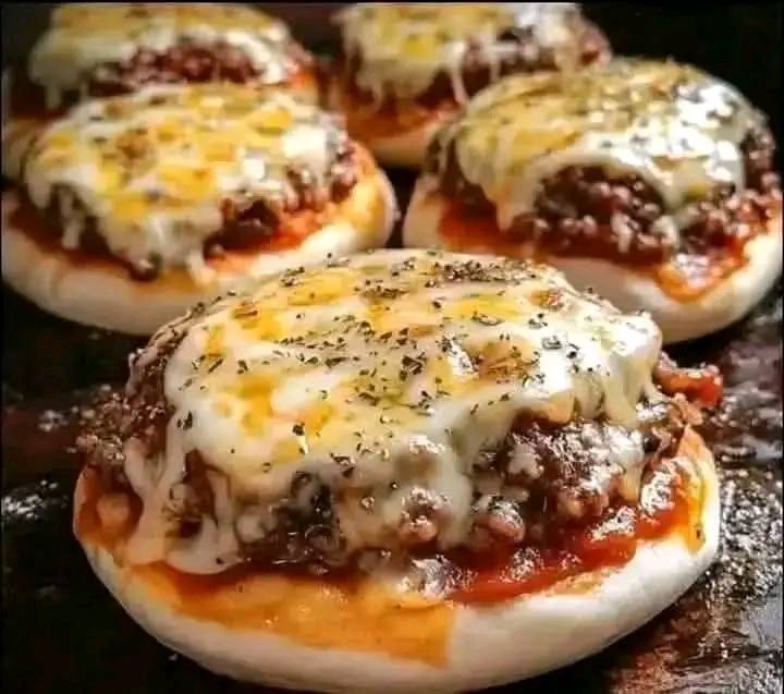 Pizza Burgers .