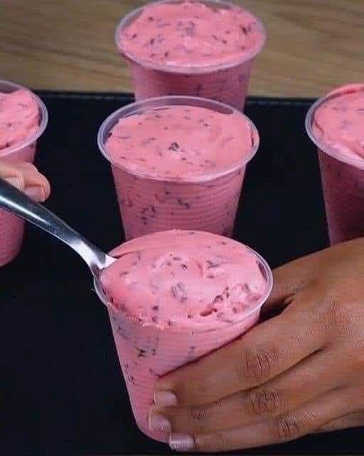 CREAMY DESSERT MADE IN A BLENDER