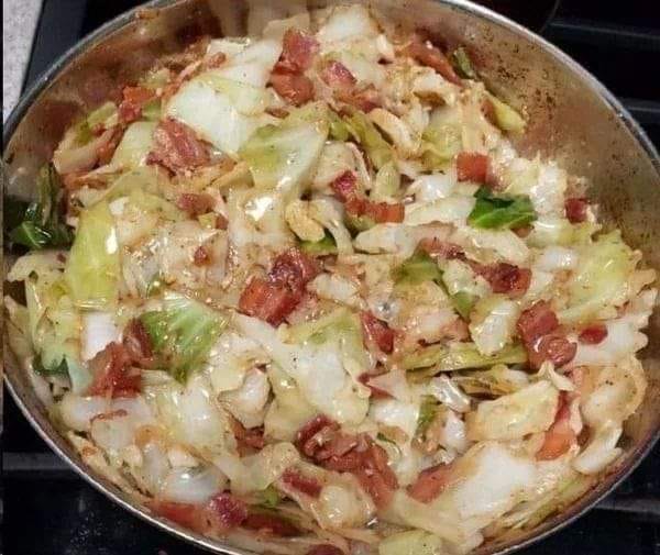 WOULD ANYONE EAT THIS FRIED CABBAGE (WITH BACON, ONION, AND GARLIC)