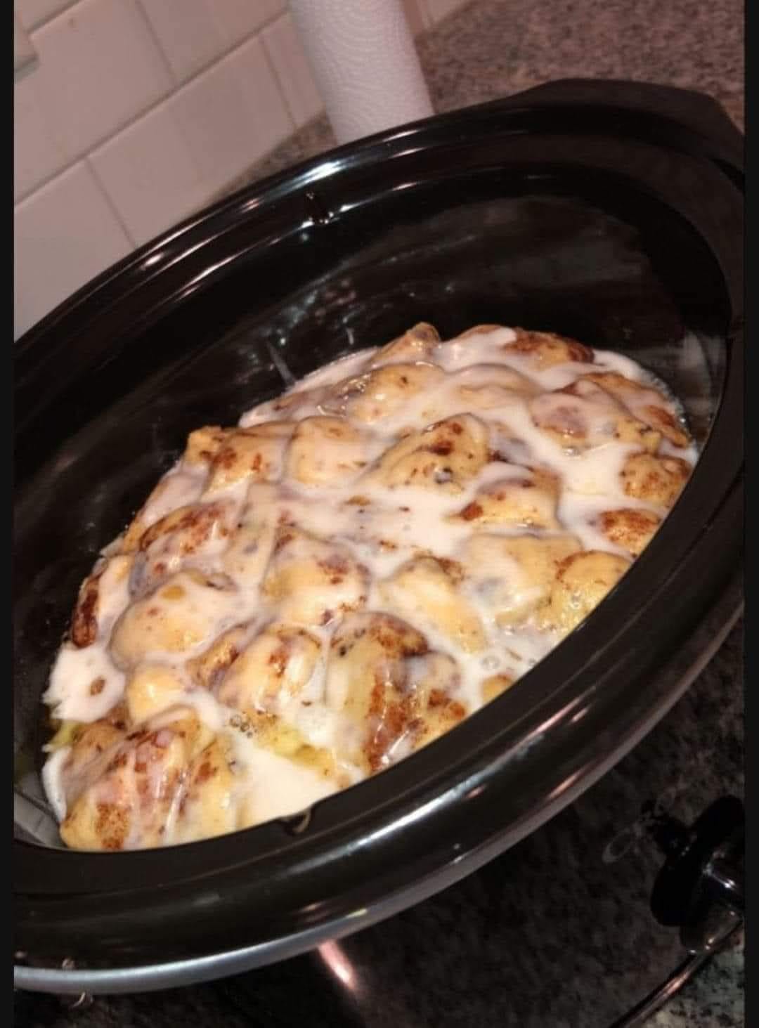 Slow Cooker Cinnamon Roll Casserole