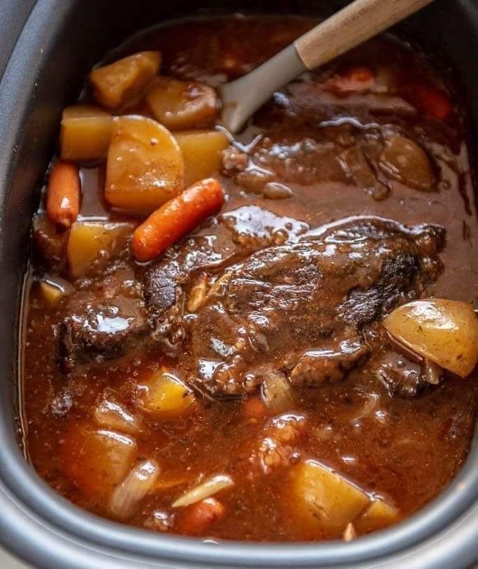 Slow cooker pot roast with gravy recipe