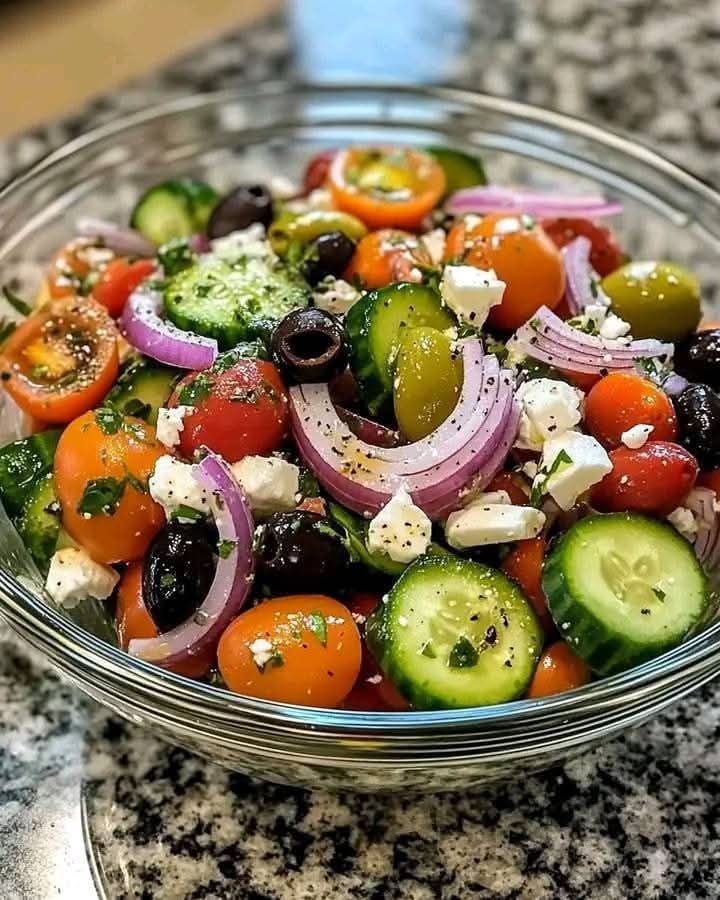 CLASSIC GREEK SALAD