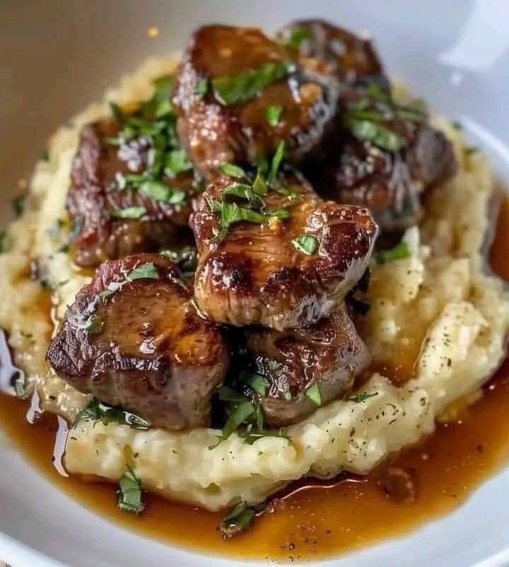 Garlic Butter Steak Bites and Creamy Mashed Potatoes