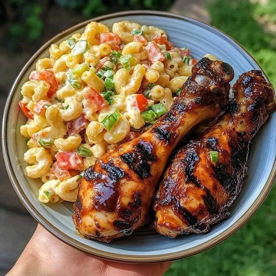 Grilled Chicken Drumsticks with Creamy Macaroni Salad – A Perfect Pairing!